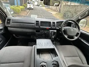 Toyota HiAce 2015 White