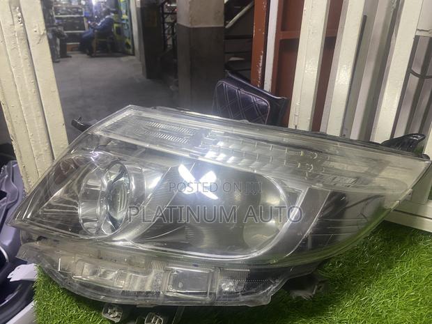 Headlight Noah 2015 - main view