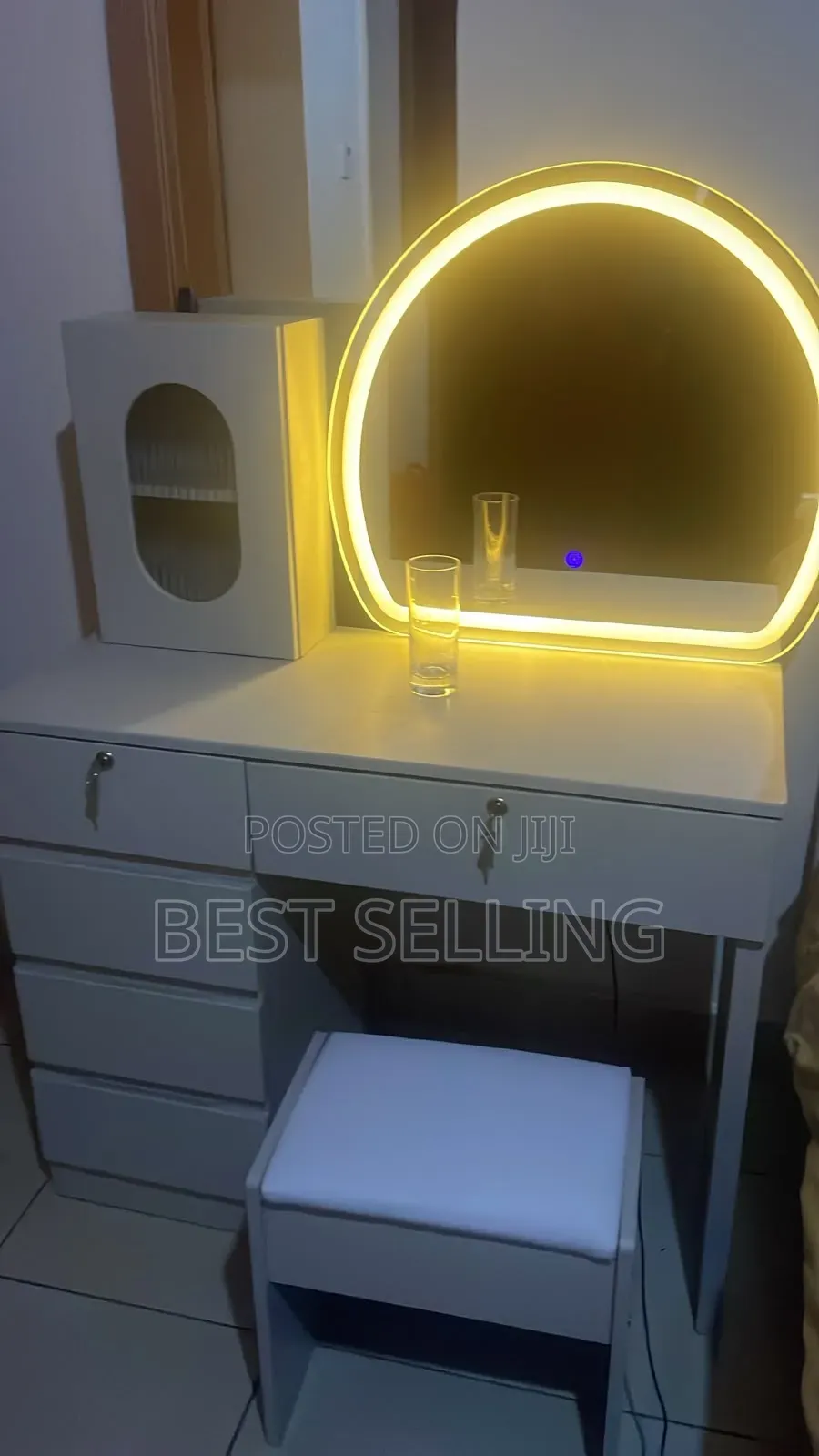 Modern Spacious Dressing Table With Lights and 5 Cabinets