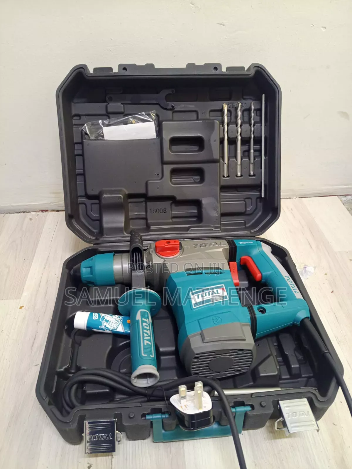TOTAL Electric Rotary Hammer Drill for Concrete, Brick and Stone