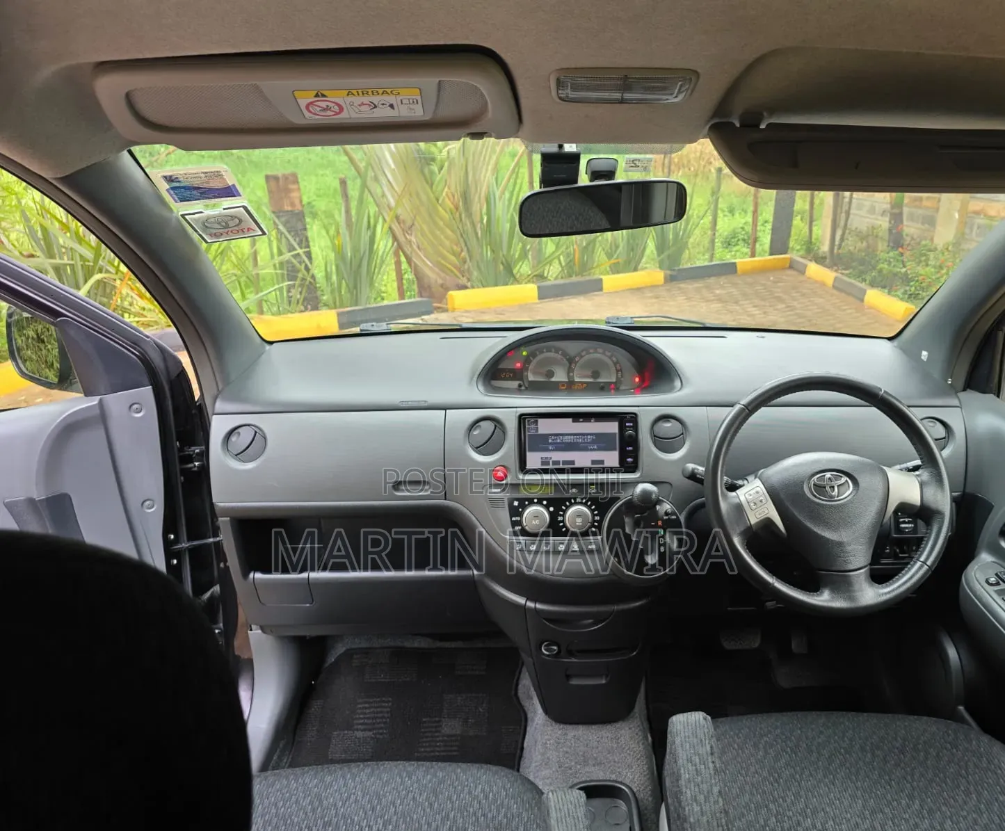 Toyota Sienta 2015