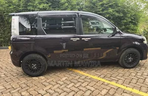 Toyota Sienta 2015