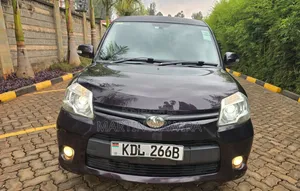 Toyota Sienta 2015
