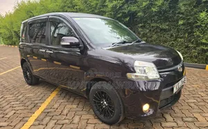 Toyota Sienta 2015