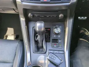 Lexus NX 300h FWD 2019 Silver