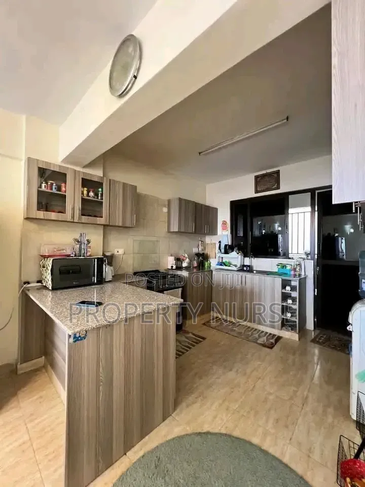 3bdrm Apartment in Gateway Mall Area for rent