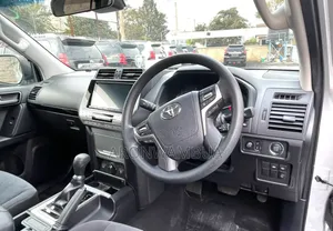 Toyota Land Cruiser Prado 2019 Silver