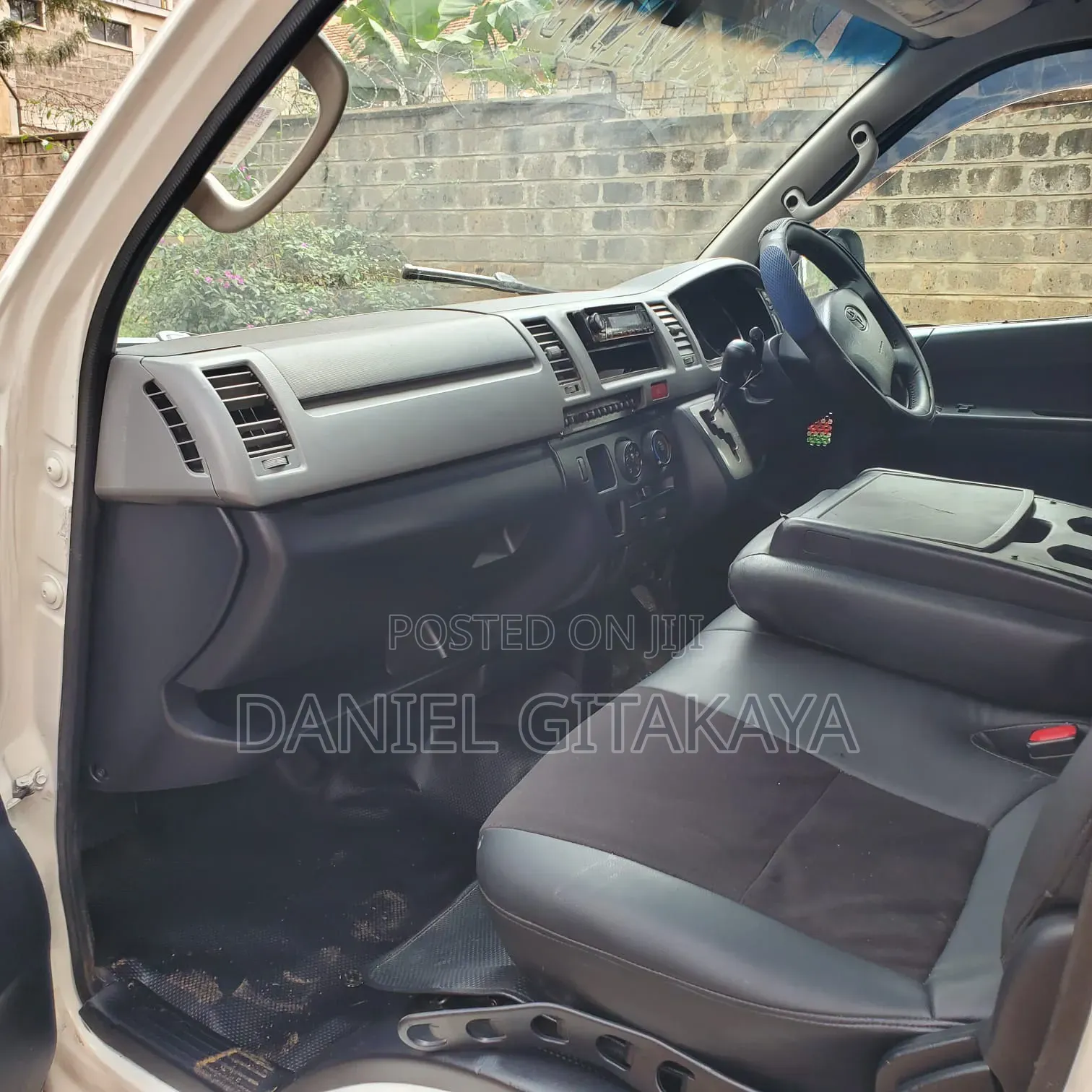 Toyota HiAce 2013 White