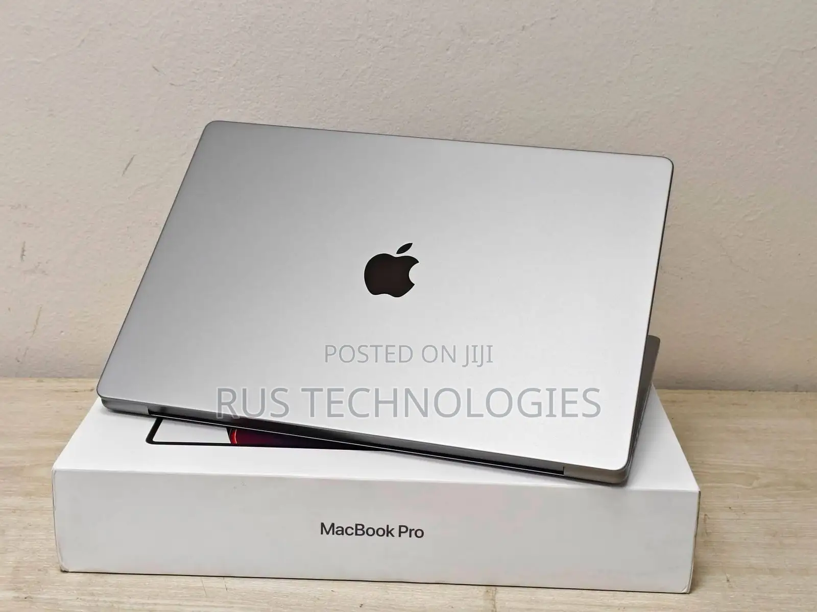 Laptop Apple MacBook Pro 2021 M1 16GB Apple M1 Pro SSD 512GB