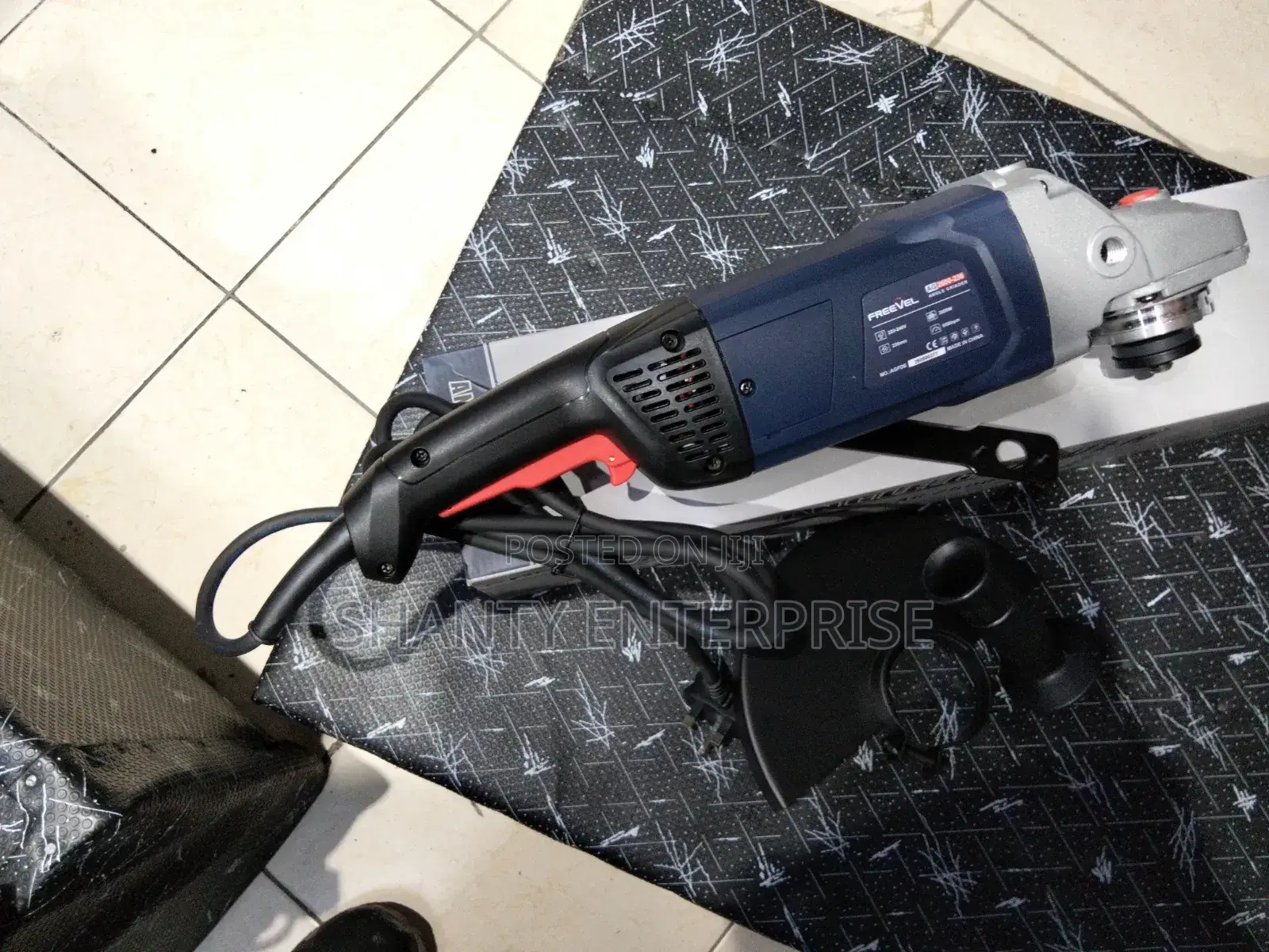 Freevel 9" Grinder