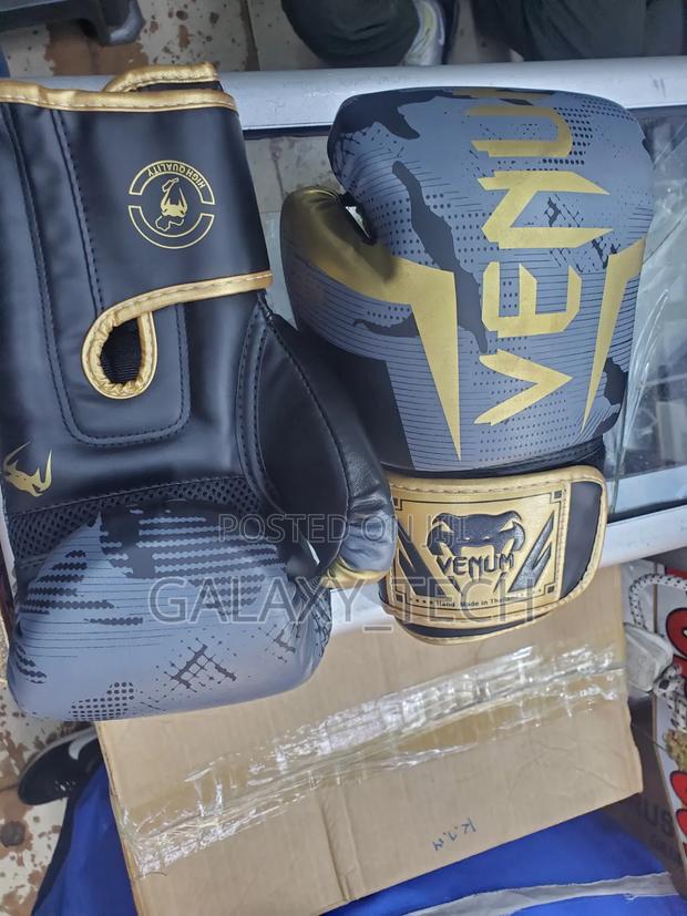 Venum Elite Boxing Gloves - thumbnail 2