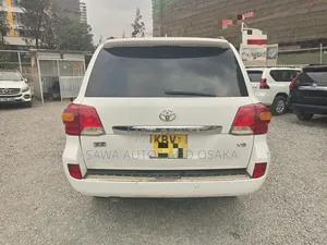 Toyota Land Cruiser 2011 White