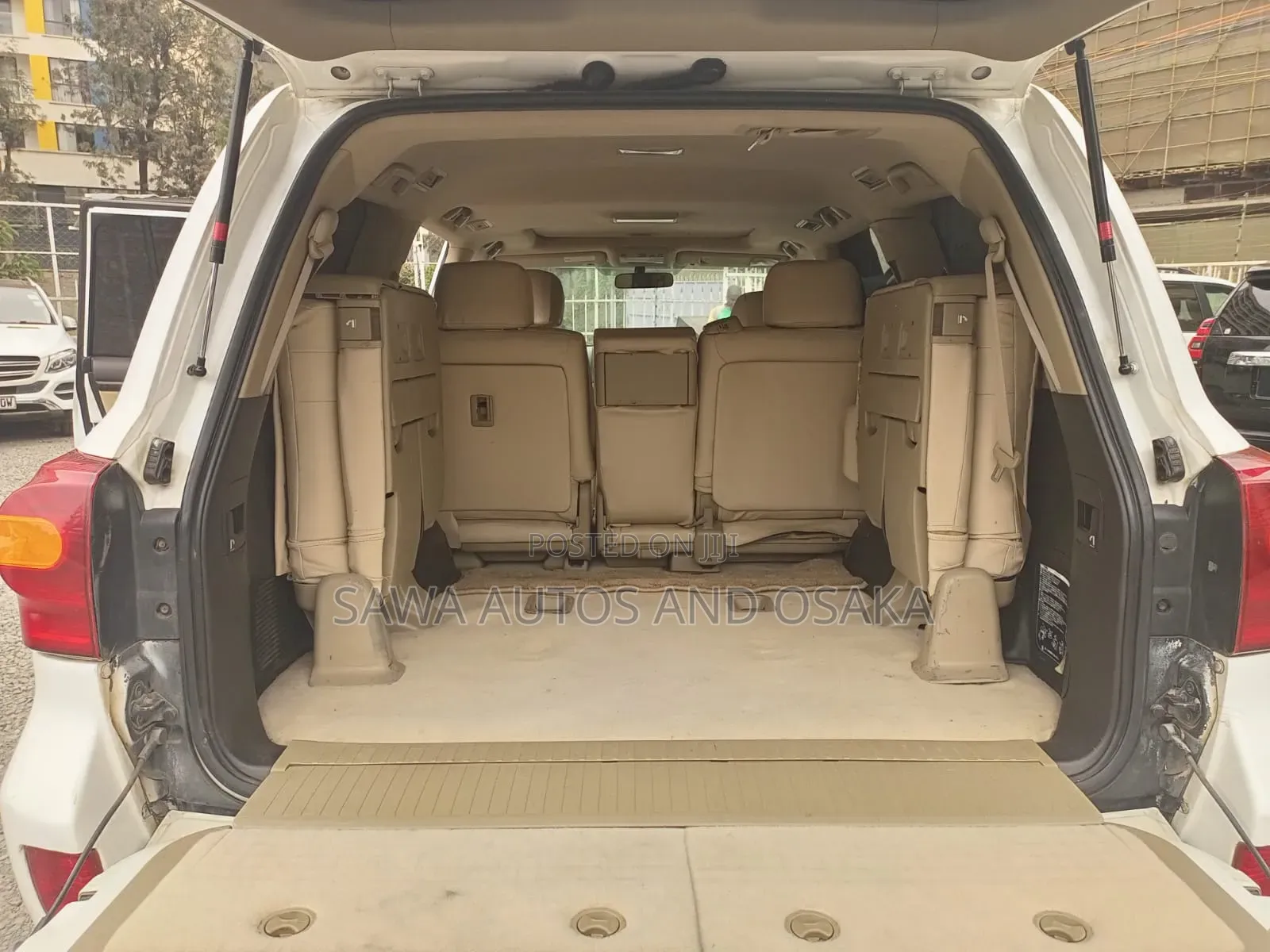 Toyota Land Cruiser 2011 White