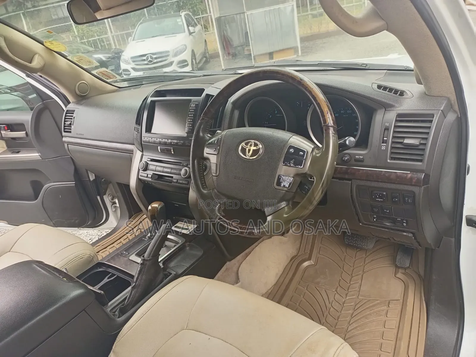 Toyota Land Cruiser 2011 White