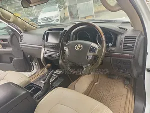 Toyota Land Cruiser 2011 White