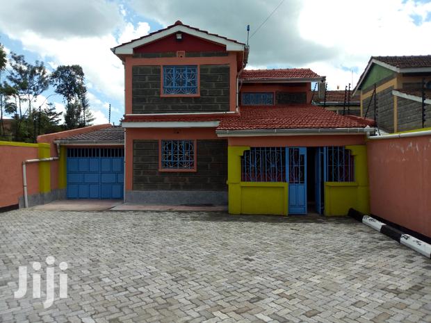 3bdrm Mansion in Kiamunyi, Nakuru Town East for sale