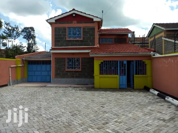 3bdrm Mansion in Kiamunyi, Nakuru Town East for sale