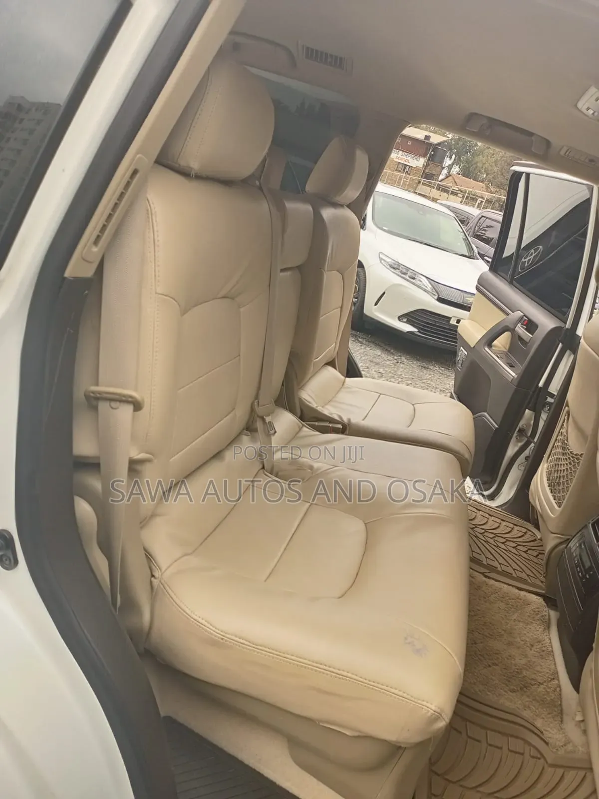 Toyota Land Cruiser 2011 White