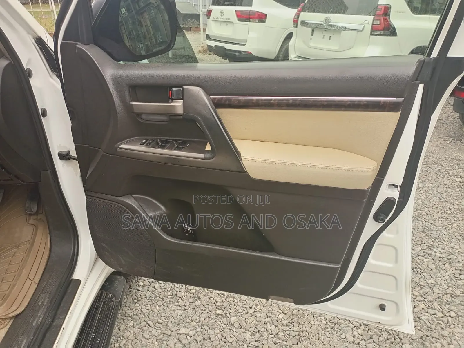 Toyota Land Cruiser 2011 White