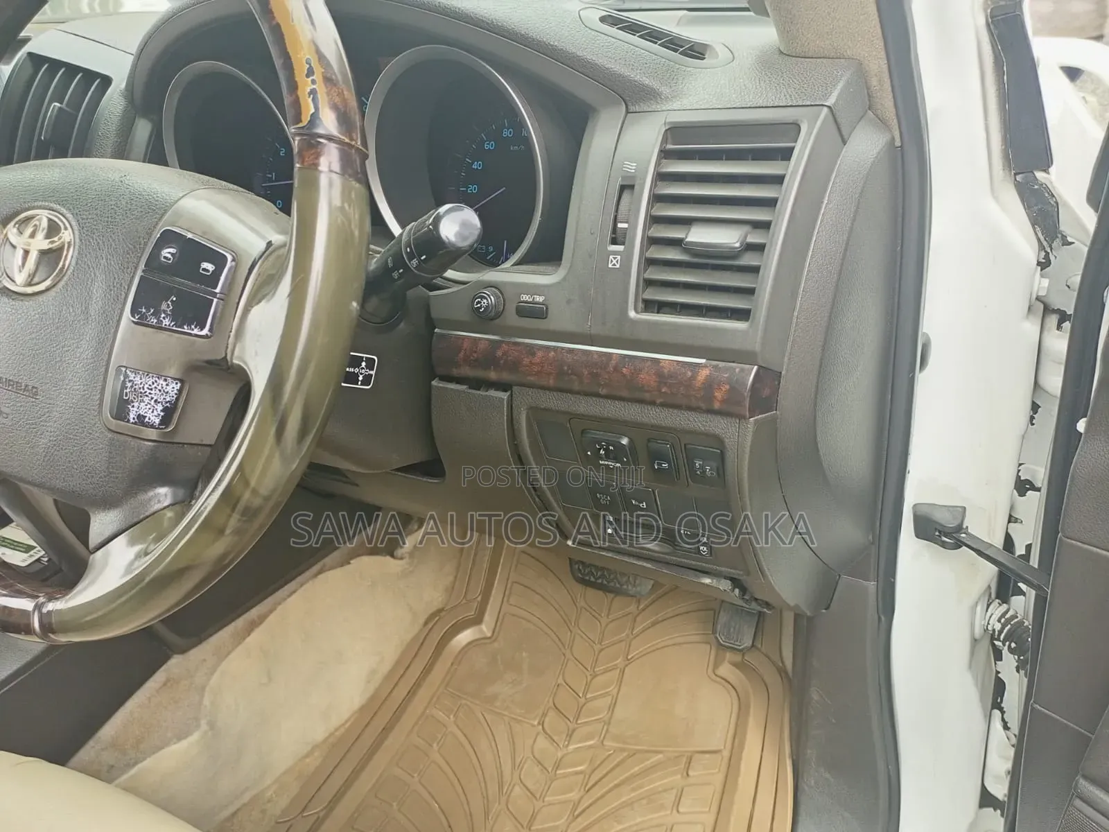 Toyota Land Cruiser 2011 White