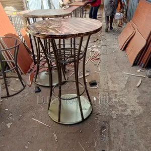 Mahogany Round Table With Plate Under