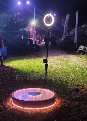 360 Photobooth for Hire - Curious Snaps 360 Photobooth