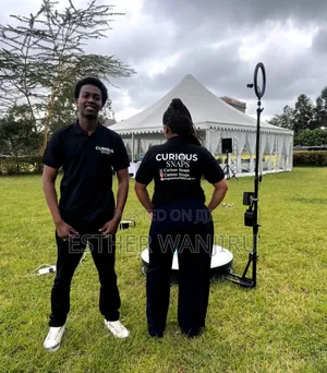 360 Photobooth for Hire - Curious Snaps 360 Photobooth
