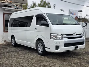 Toyota HiAce 2019 White