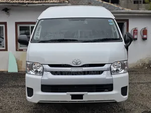Toyota HiAce 2019 White