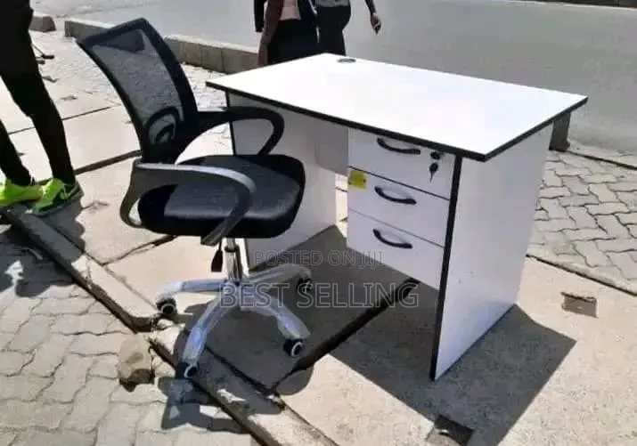 Modern Office Chair and Desk Comes With Different Colors