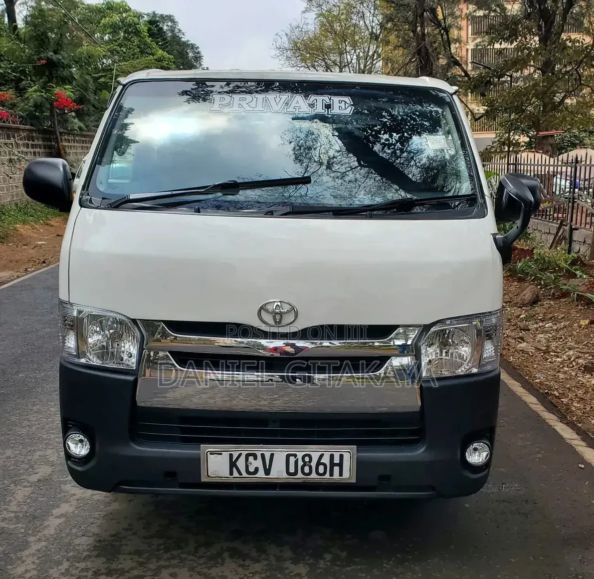 Toyota HiAce 2013 White