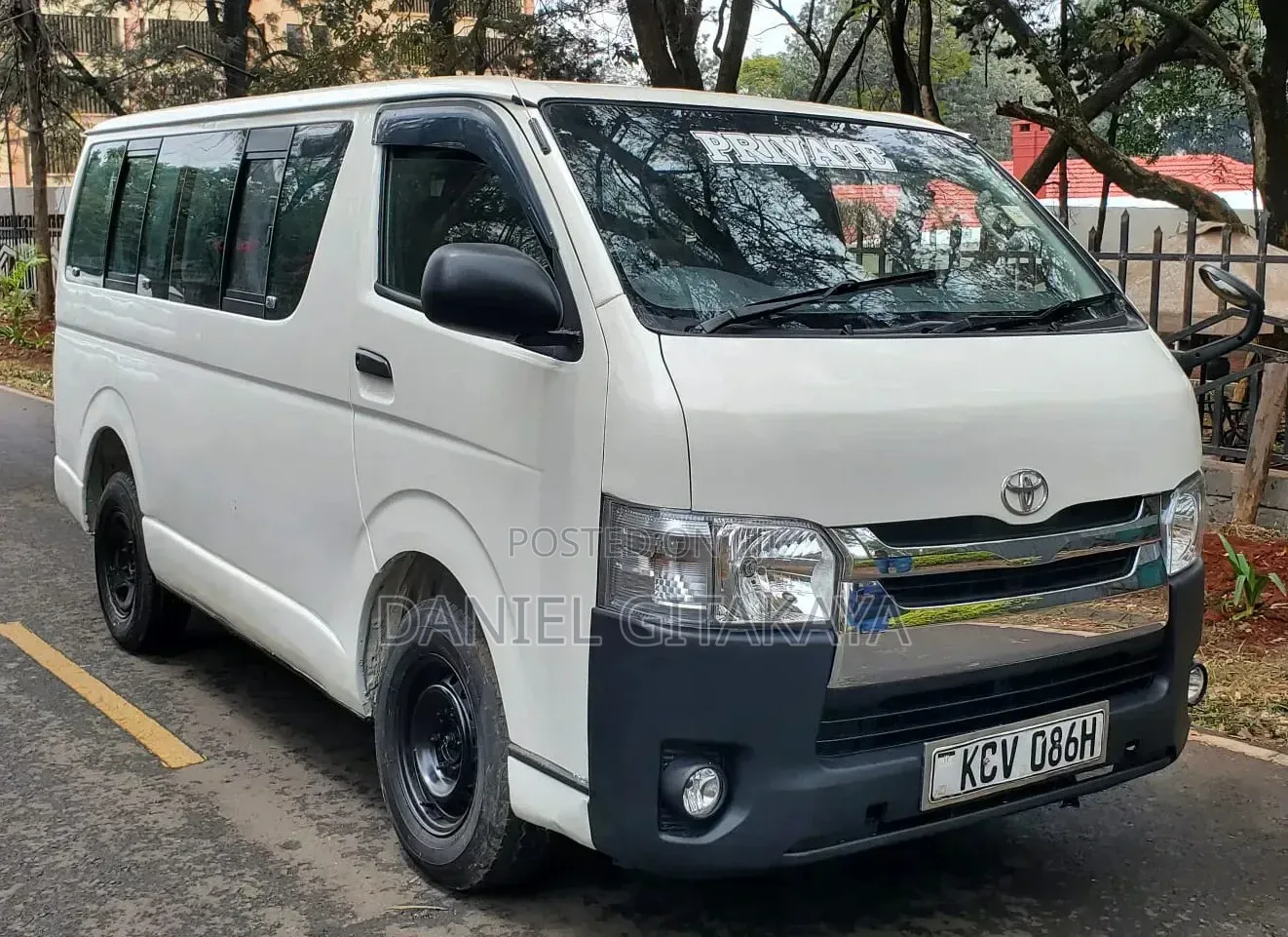 Toyota HiAce 2013 White
