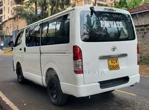 Toyota HiAce 2013 White