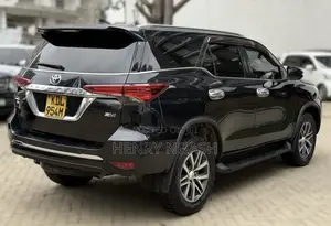 Toyota Fortuner 2016 Black