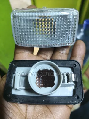 Wing/Indicator Light X-Trail T30