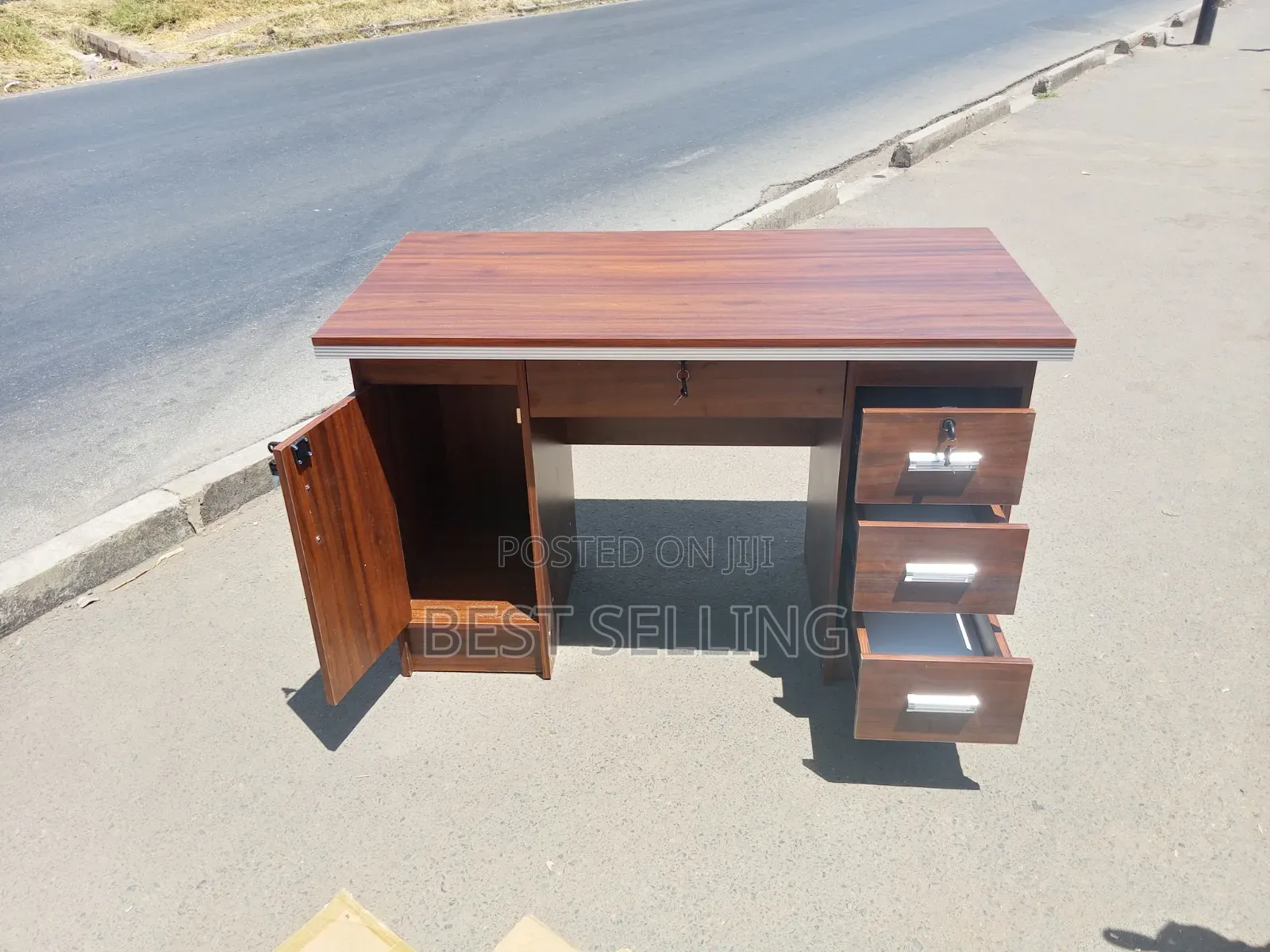 Simple Modern Executive Office Desk 1.2 MTRS