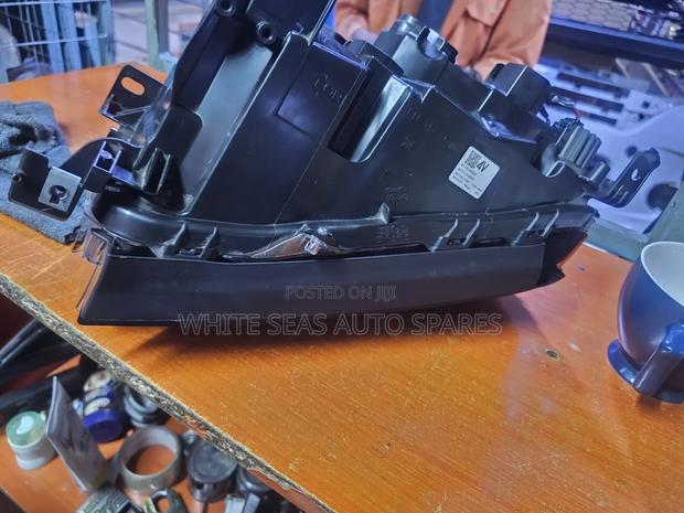 Prado J 250 Headlight - thumbnail 2