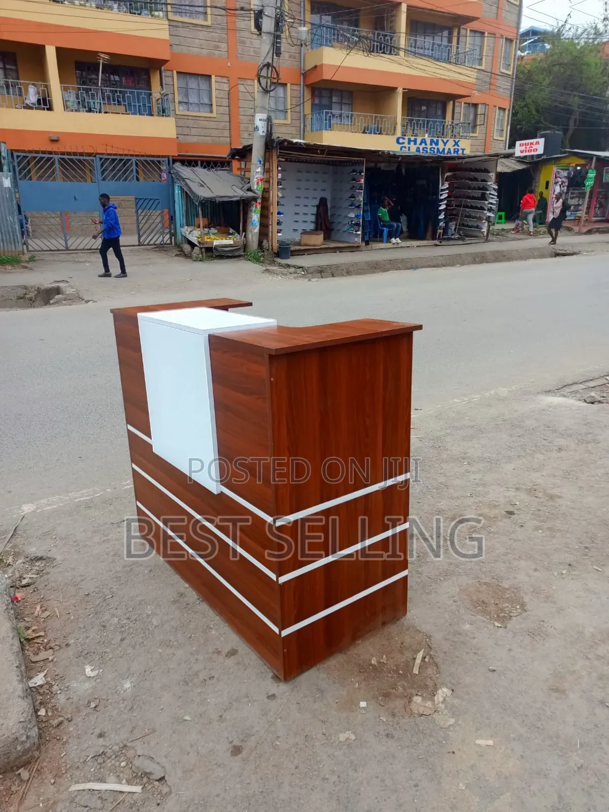 Modernized 1.2 MTRS Reception Desk With Quality Design