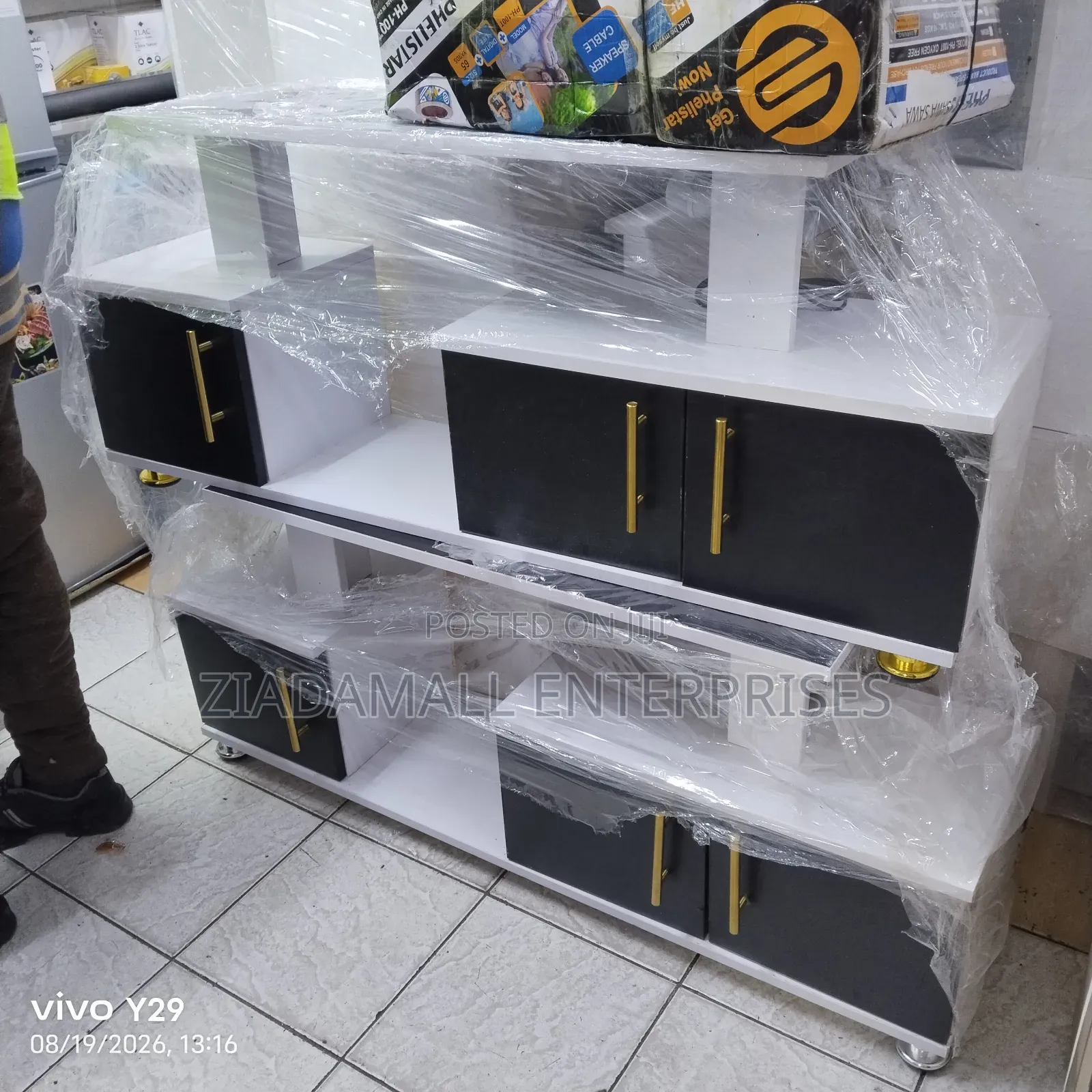 Modern 4feet TV Stand. 55inches TV. With Cabinets