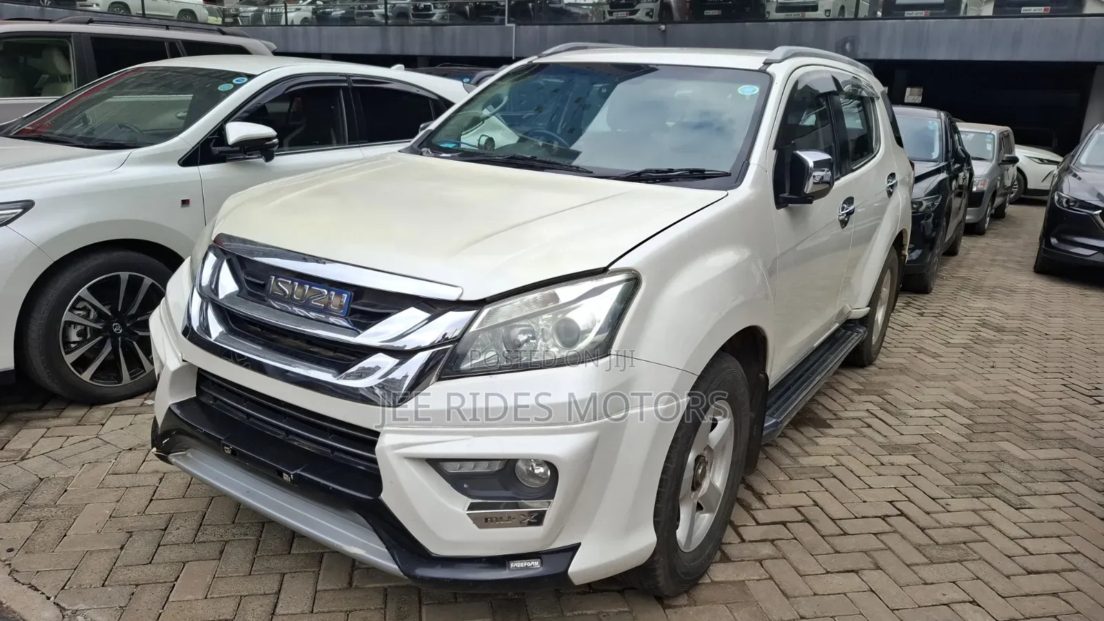 Isuzu MU-X 2015 White