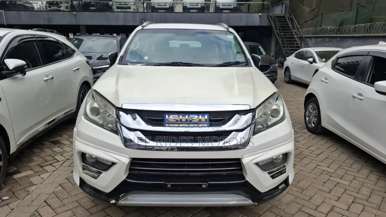 Isuzu MU-X 2015 White