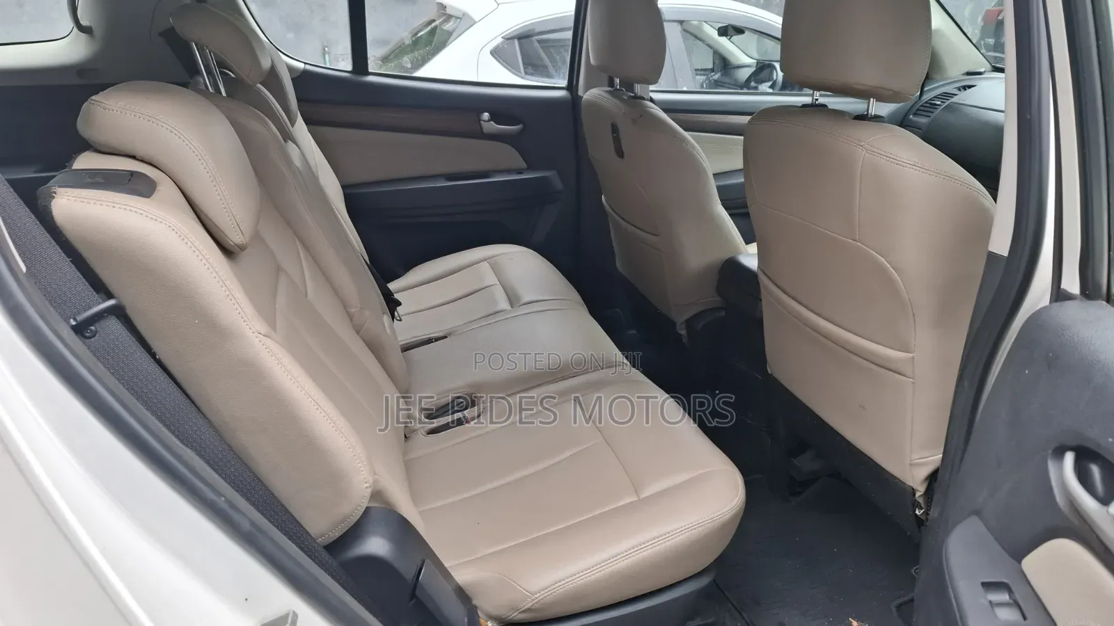 Isuzu MU-X 2015 White