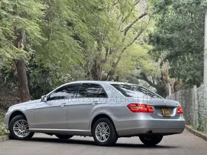 Mercedes-Benz E350 Base 4dr Sedan RWD (3.5L 6cyl 7A) 2010 Silver
