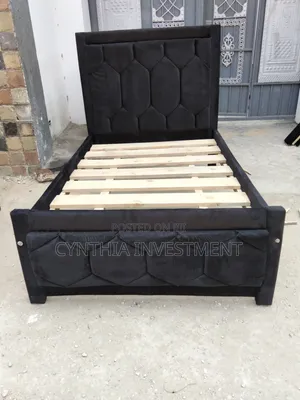 4 by 6 Black Plain Bed