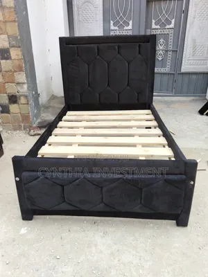 4 by 6 Black Plain Bed