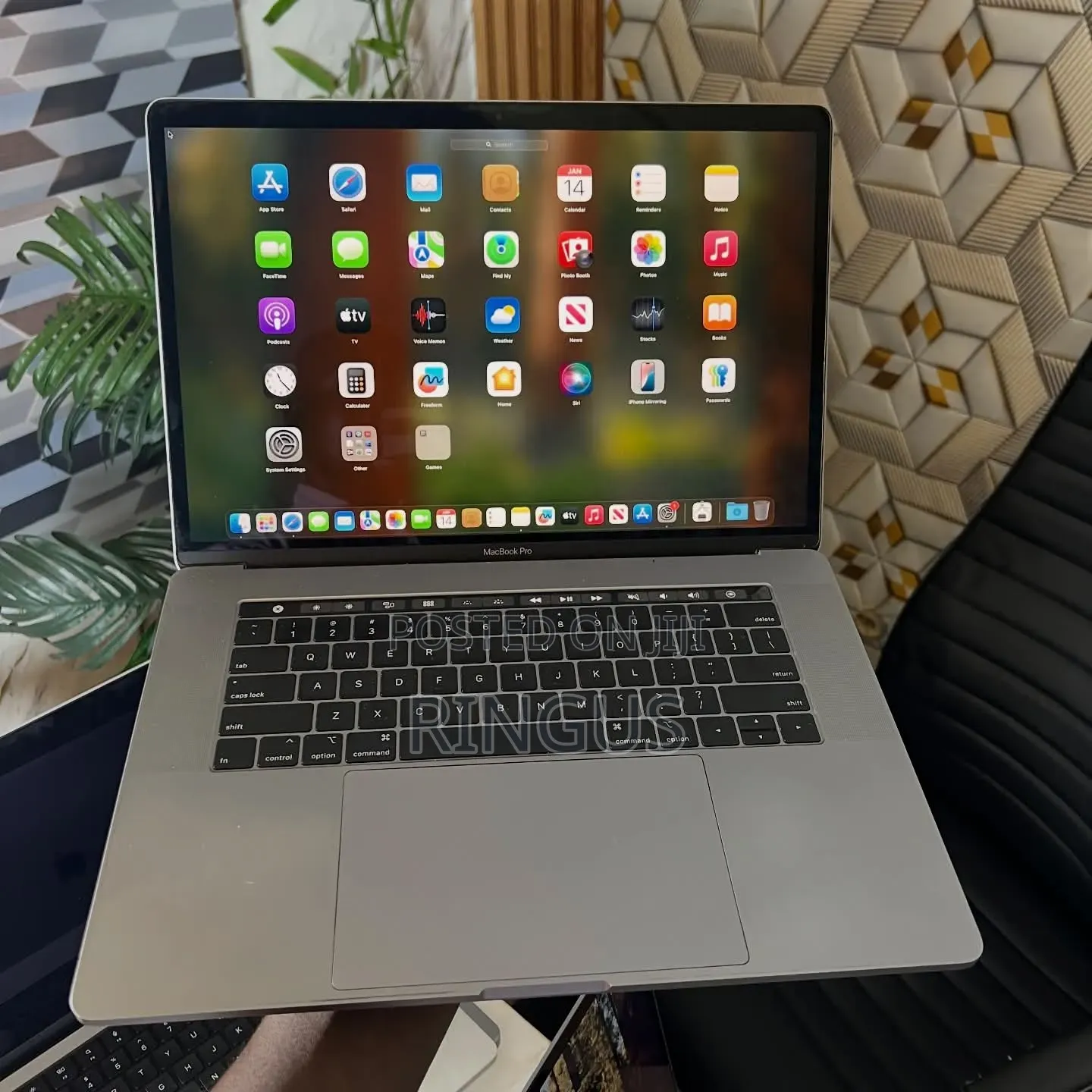 Laptop Apple MacBook Pro 2021 M1 16GB Apple M1 Pro SSD 512GB