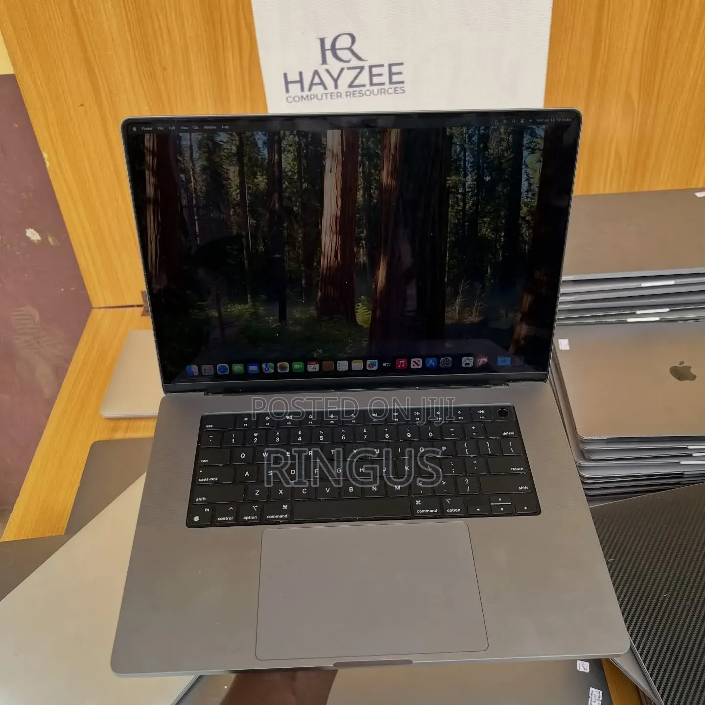 Laptop Apple MacBook Pro 2021 M1 16GB Apple M1 Pro SSD 512GB