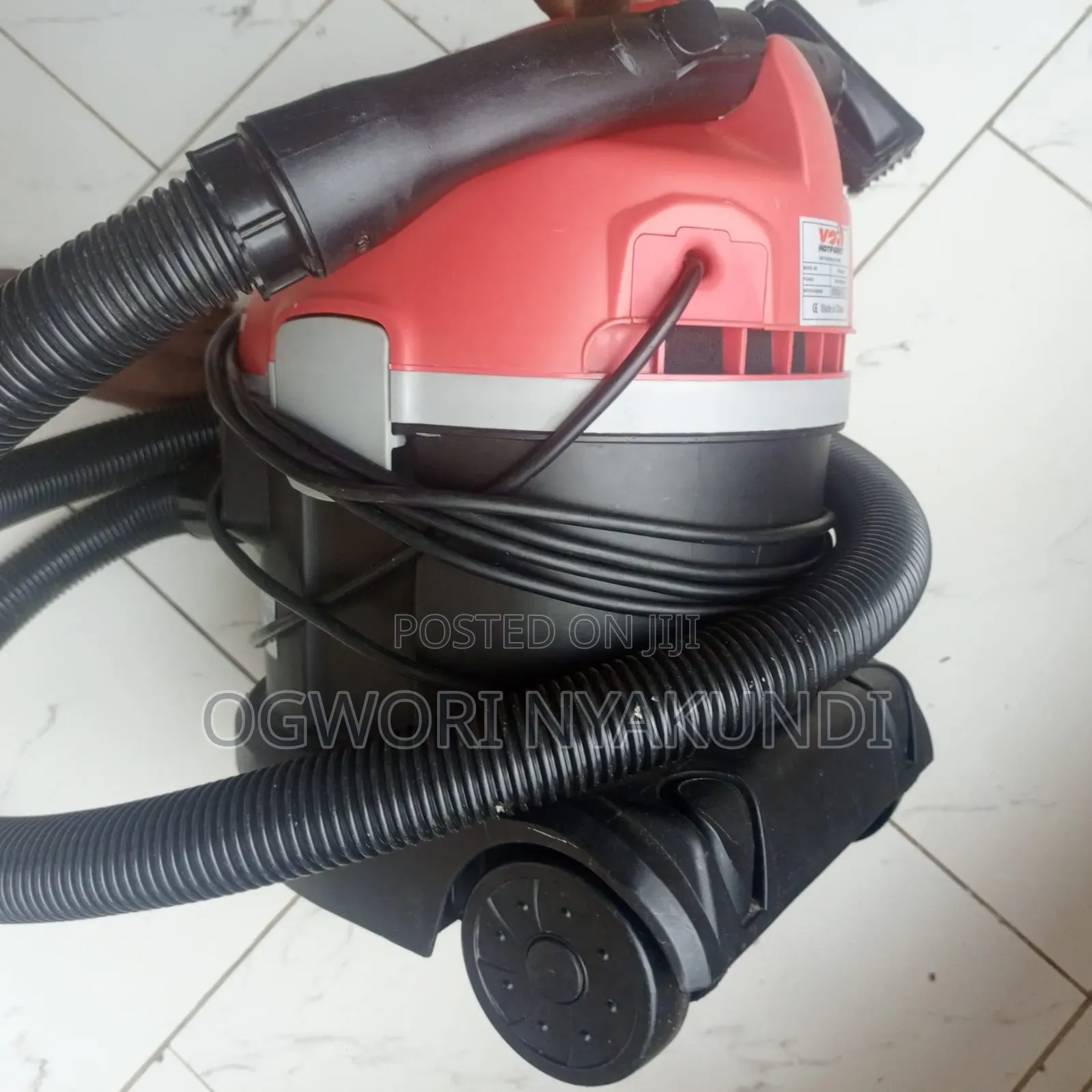 Von Hotpoint Dry Canister Vacuum Cleaner