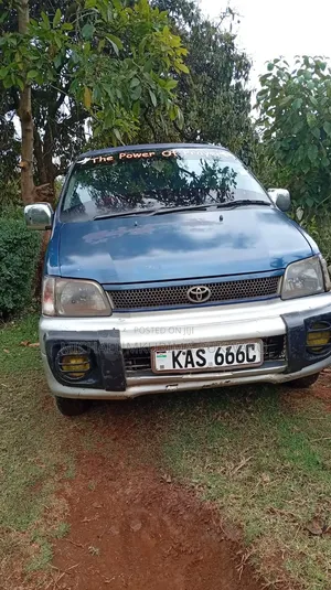 Toyota LiteAce Noah 1997 Blue