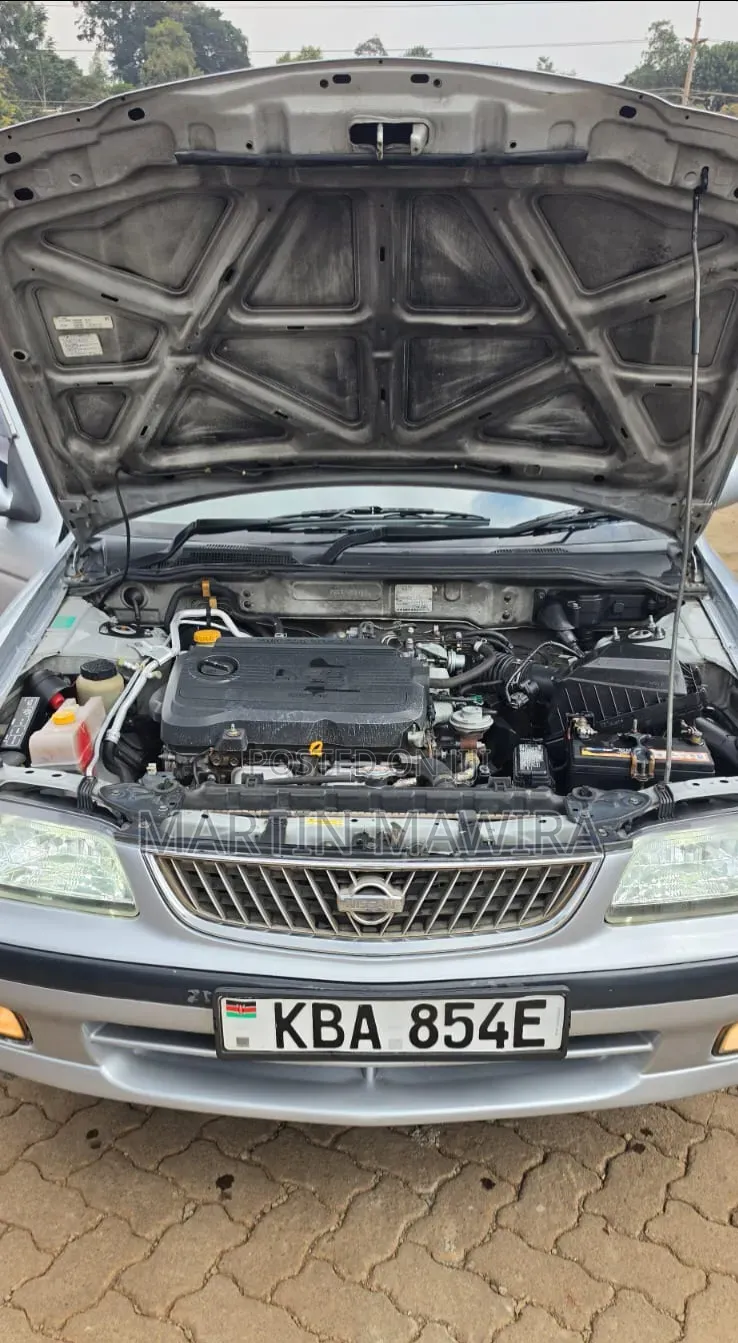 Nissan Sunny 2002 Silver